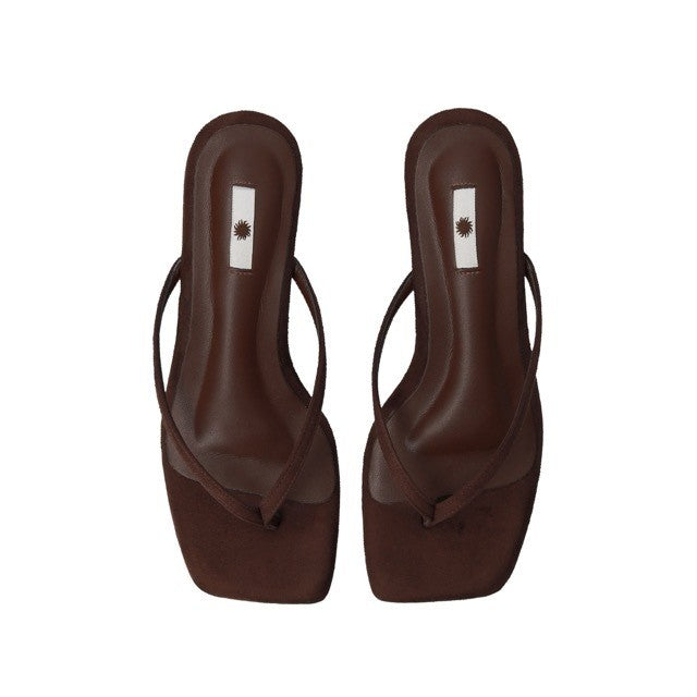 รองเท้าแตะส้นเตารีด Brigitte